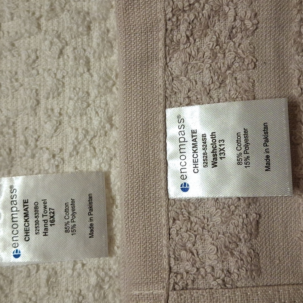 Bath set. NEW, two bath towels, 1 hand towel, 1 washcloth